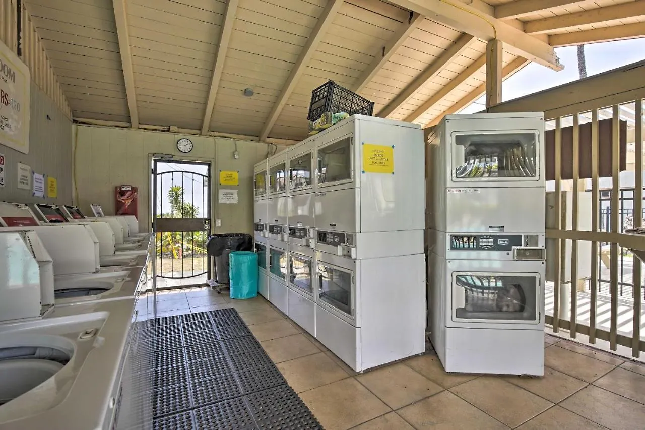 Kona Kai Haven With Pool Access, Walk To Beach! Kailua-Kona
